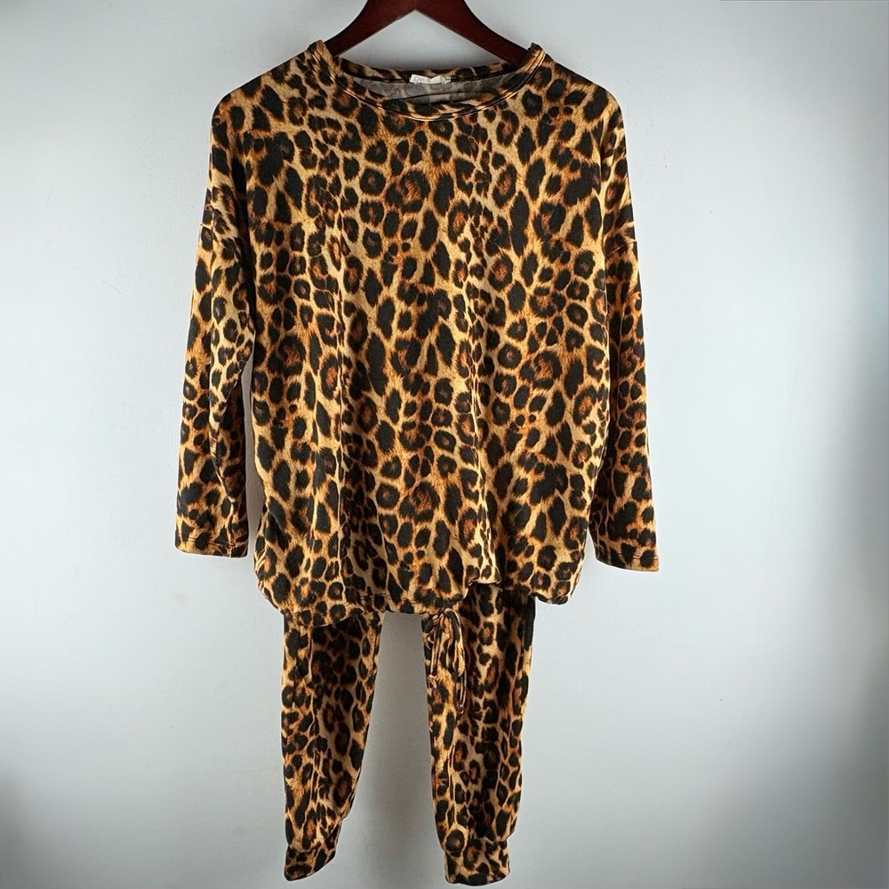 Women’s Animal Print Cheetah Sleepwear Set Shirt Pants Pjs Pajamas Medium Cozy
